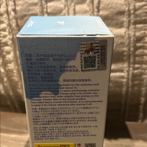 Labubu Pin for Love - Letter W (Grey) - Picture 8 of 9